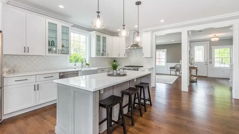 Two-tone kitchen